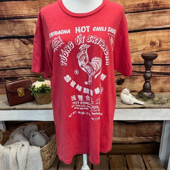 Sriracha Hot Chili Sauce Unisex Short Sleeve Tee Size L - Picture 1 of 11